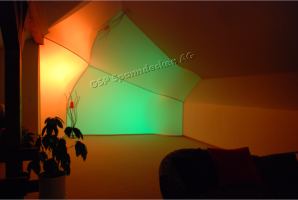 Privat Wohnung, Lichtwand  mit  LED Farbwechsel, (Nacht )  Decken weiss hochglanz Spannfolien